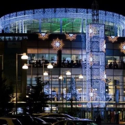 Новогоднее освещение торговых центров, магазинов, кафе