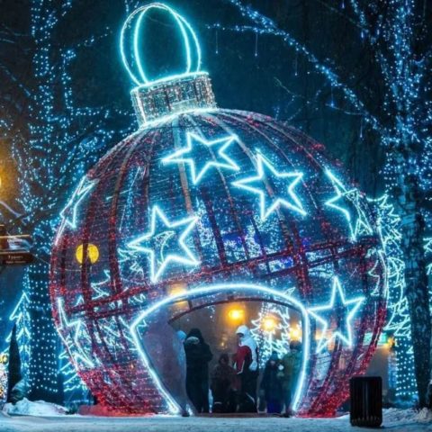 Световые фигуры и арт-объекты на новогодние праздники в Москве: выбор и монтаж от SMART LIGHT