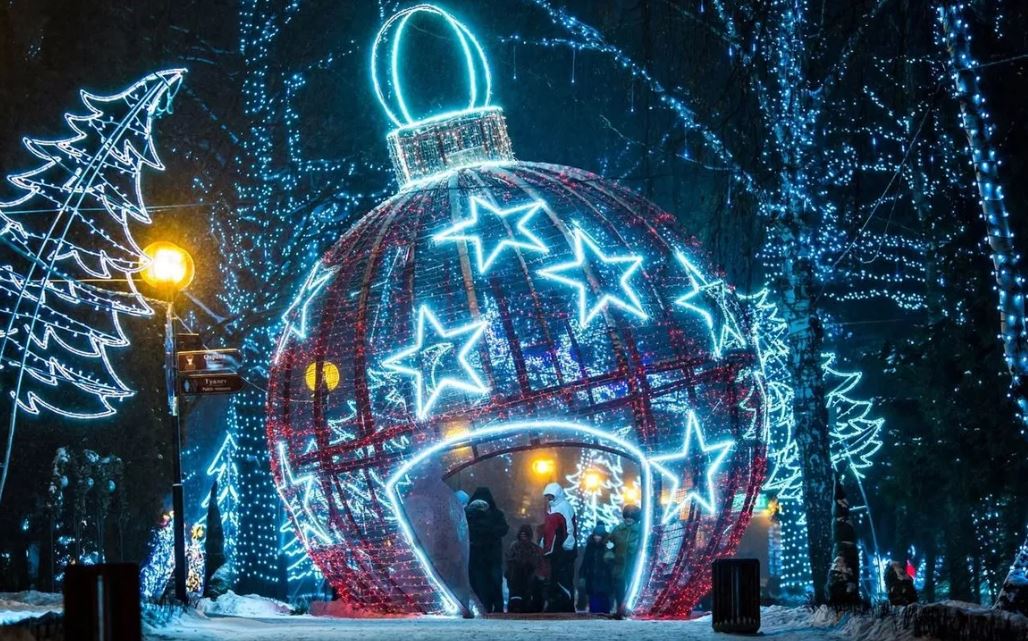 Световые фигуры и арт-объекты на новогодние праздники в Москве: выбор и монтаж от SMART LIGHT